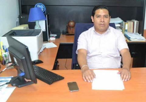 Diputado barman prefiere irse por unos “alipuces” y una comilona