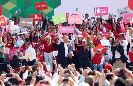 Asiste Marco Mena a la convención nacional del PRI imagen 2