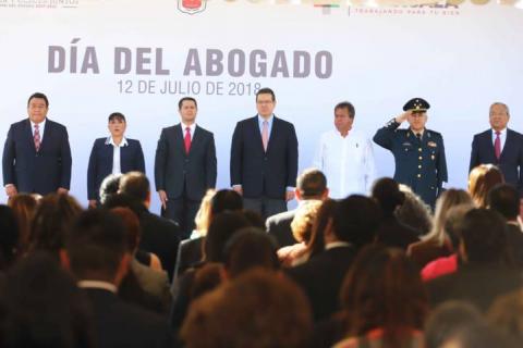 Encabeza Marco Mena conmemoración del Día del Abogado imagen 1