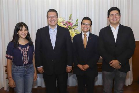 Entrega Marco Mena “Beca Gobernador” a tlaxcaltecas que estudian en el extranjero imagen 3
