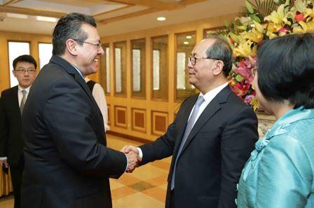 Asiste Mena a despedida del Embajador de China en México imagen 1