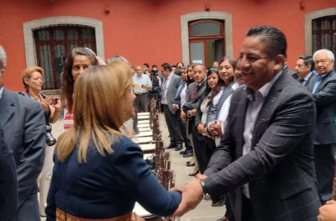 Asiste Francisco Zacapa, a la firma de convenio para Programa de Escrituración y Testamento