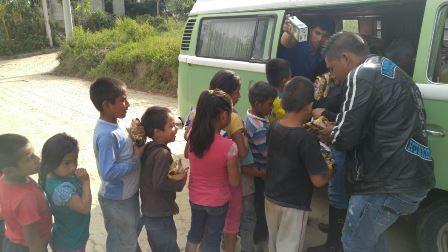 Motociclistas de Tlaxcala entregan apoyo a damnificados del Huracán Earl imagen 3