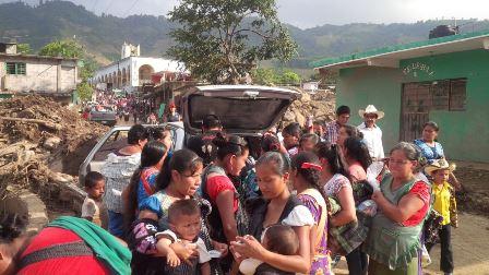 Motociclistas de Tlaxcala entregan apoyo a damnificados del Huracán Earl imagen 1