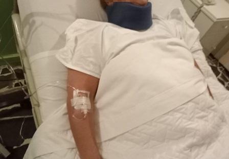 Mujer a la que le cayó una caja de aceites solo recibe aspirinas