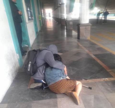 Mujer sufre pre infarto en plaza municipal de SPM; recibe atención oportuna