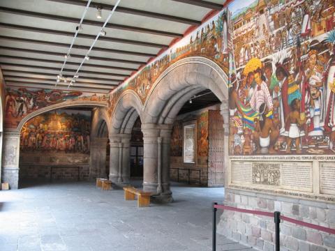 A un 75% la restauración de los murales de Palacio de Gobierno