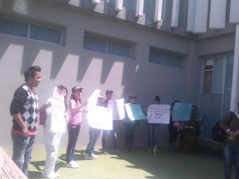 Estudiantes exigen cumplimiento de acuerdos a la USET imagen 2