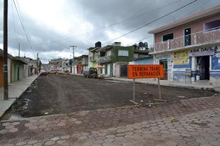 Vecinos agradecen adoquinamiento de calle a alcaldesa imagen 2