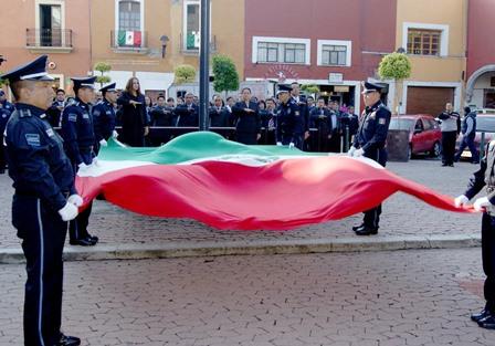 Lilia Caritina Olvera encabeza Izamiento de bandera imagen 1
