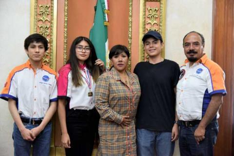 Reconoce Anabell Ávalos a jóvenes de la capital que visitaron la NASA imagen 2