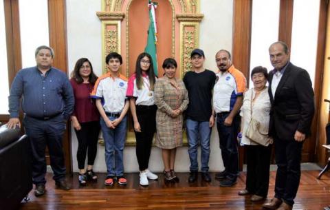 Reconoce Anabell Ávalos a jóvenes de la capital que visitaron la NASA imagen 1
