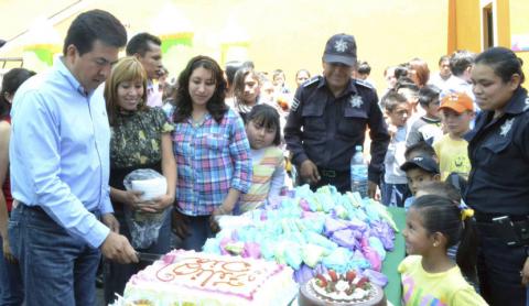 Ofrece Escobar Jardínez a hijos de policías municipales, mejora salarial para sus padres imagen 1