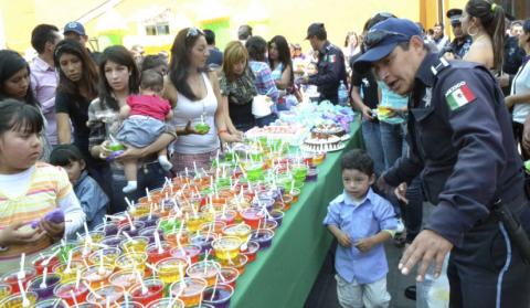 Ofrece Escobar Jardínez a hijos de policías municipales, mejora salarial para sus padres imagen 2