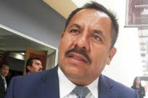 Apoya alcalde de Atltzayanca con semilla mejorada a los campesinos