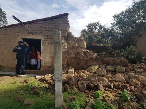 Se cae casa de personas de la tercera edad por sismo imagen 2