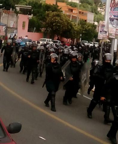 Teme gobierno a marcha de maestros, mandan granaderos imagen 5
