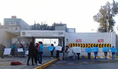 Por mentiroso le toman oficinas al secretario de Educación