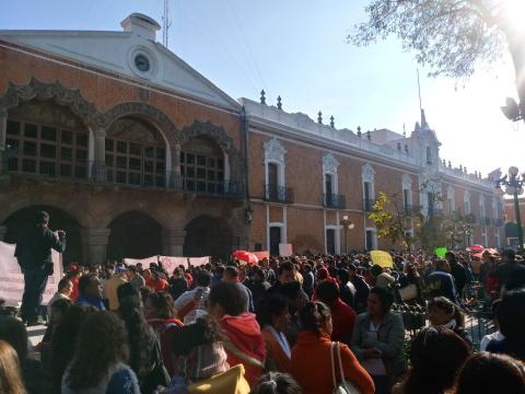 Maestros acuerdan mesa de negociación en la USET