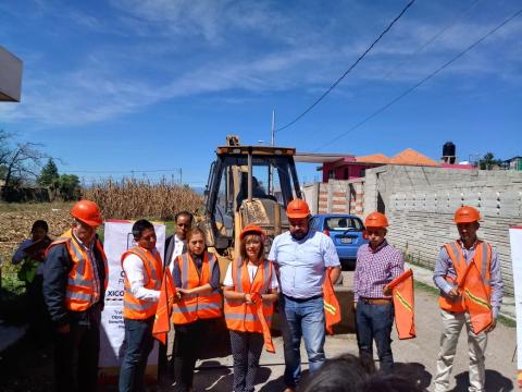 Lorena Cuéllar etiquetó 800 mil pesos para calle de Xicohtzinco imagen 1