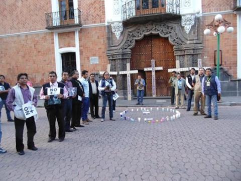 Frente a oficinas de Mariano repudian asesinato de periodista imagen 1