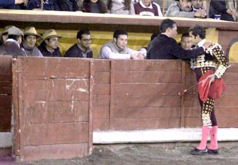 Deberá ser expulsado por andar en corridas de toros imagen 1
