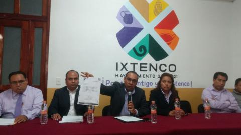 Por chismosa y ambiciosa exhiben a síndico de Ixtenco