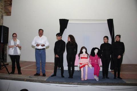 DIF Estatal lleva obra de teatro "No tocar" a Zacatelco imagen 2