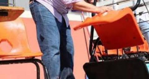 Protesta de padres de familia en primaria "Emilio Carranza" de Santa Cruz Tlaxcala por faenas