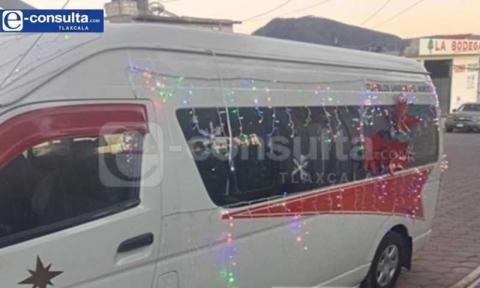 Roban camioneta de transporte público con todo y pasajeros, en Lázaro Cárdenas