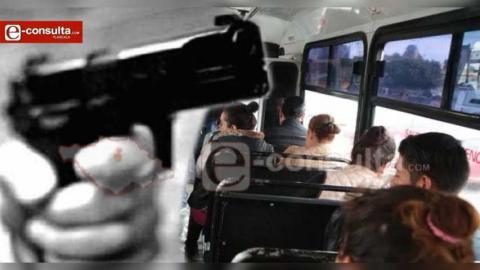 Sujetos armados roban unidad de transporte colectivo en Amaxac y abandonan al chofer en Xaloztoc
