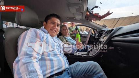 Xaltocan tiró la casa por la ventana; Rifan automóvil en mega festejo para más de 2 mil mamás