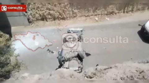 Vivieron para contarlo, vehículo sufre accidente y cae desde un puente; reportan heridos