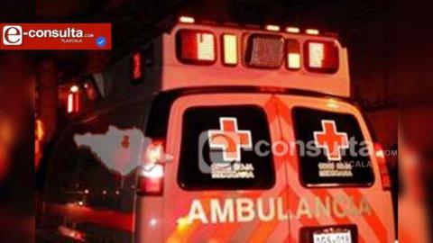Grave una menor tras lanzarse de un puente en Tlaltelulco; automovilistas pidieron el rescate