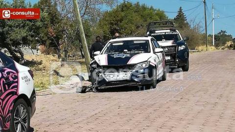 Policías ebrios de Apetatitlán se estampan contra un poste y el presidente los solapa