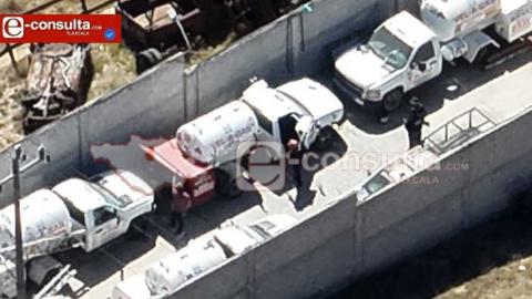 Catean predio en Tepetitla por presunto robo de gas LP; aseguran pipas y patrulla oficial