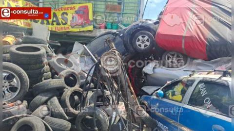 Camión cargado de limones causa destrozos en plena madrugada en la Calpulalpan – Ocotoxco