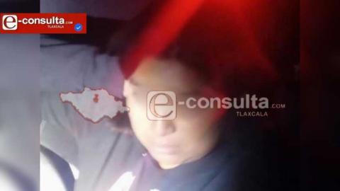 Sujetos se roban un auto en Puebla y los detienen en Tlaxcala tras chocar contra un muro