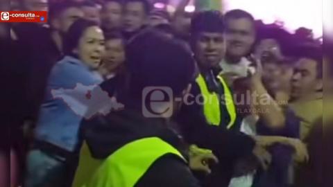 Besos y abrazos se convirtieron en golpes; se arma riña en el baile de feria de Contla
