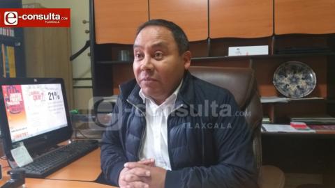 Javier Rivera les tiene miedo a los comerciantes ambulantes y le saca a poner orden