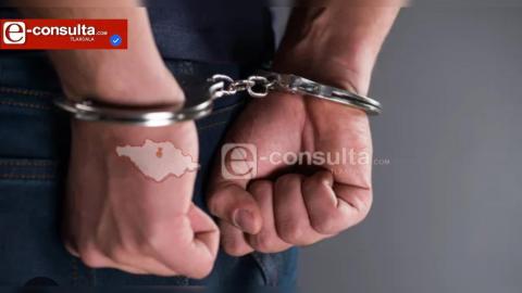 Exmilitar es detenido tras asaltar una pollería de Tetla; cómplice logra huir con botín