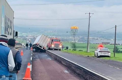 Accid3nt3 en Calpulalpan, obliga al cierre de la carretera México-Veracruz