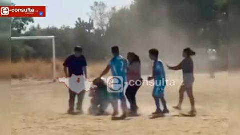 Supuestos deportistas de Tlaltelulco se enfrentan a golpes en cancha de fútbol