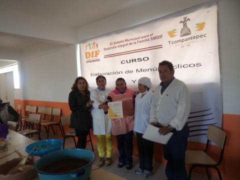 Inician en Tzompantepec capacitación a madres de familia de comités escolares imagen 1