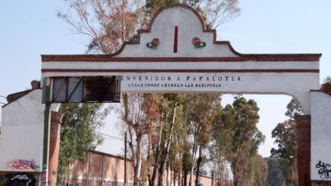 Encuentran tres cuerpos sin vida amordazados en Papalotla
