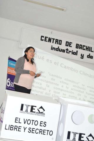 Celia Christian Juárez Báez representará al Distrito XV en el Parlamento Juvenil 2017 imagen 2