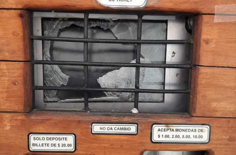 Investigarán destrucción de pantallas de parquímetros en la capital imagen 3