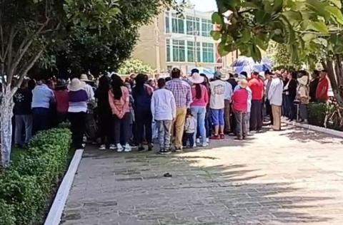 Exhiben borracho al párroco de Tepeyanco y ahora van por su destitución