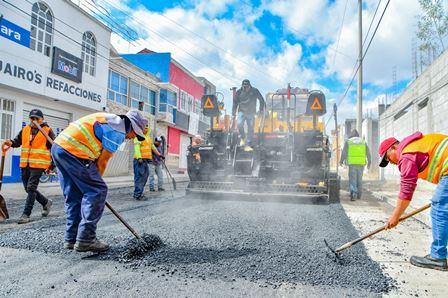 Rehabilitan carpeta asfáltica de la calle Abasolo de Huamantla