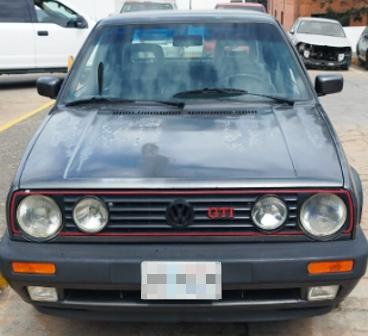 Asegura PGJE automóvil por carecer de dígitos alfanuméricos
